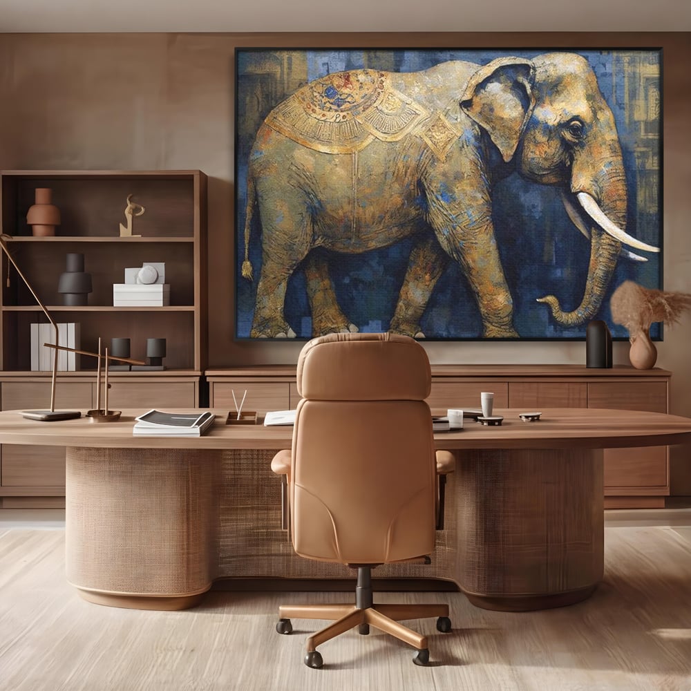 Tablou canvas cu tablou canvas cu pictura de elefant auriu, in rama de aluminiu negru, pe perete intr-un birou